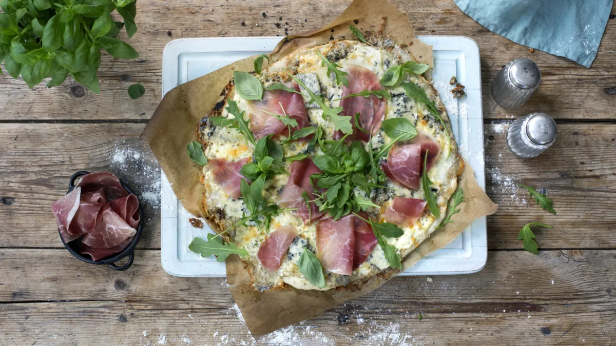 Glutenfri pizza med spekeskine no022715