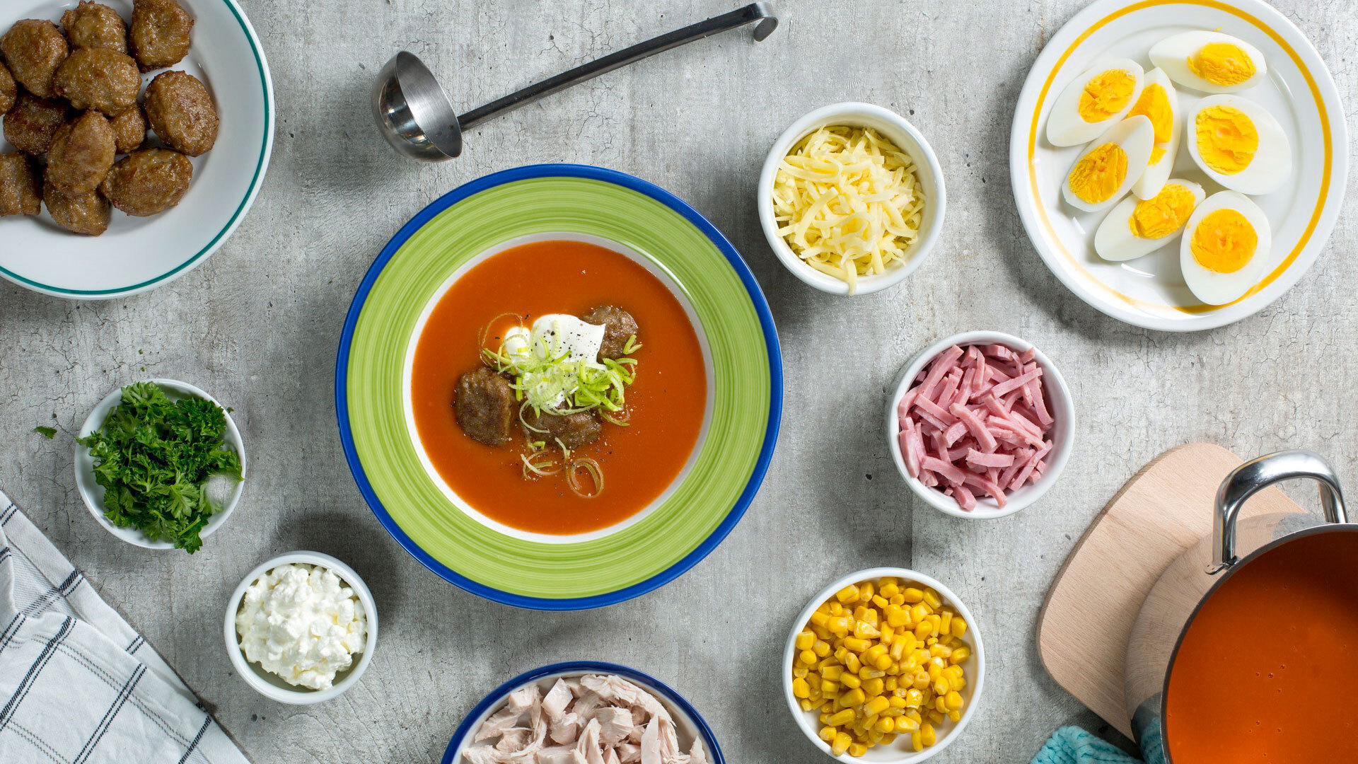 Tomatsuppe med toppinger
