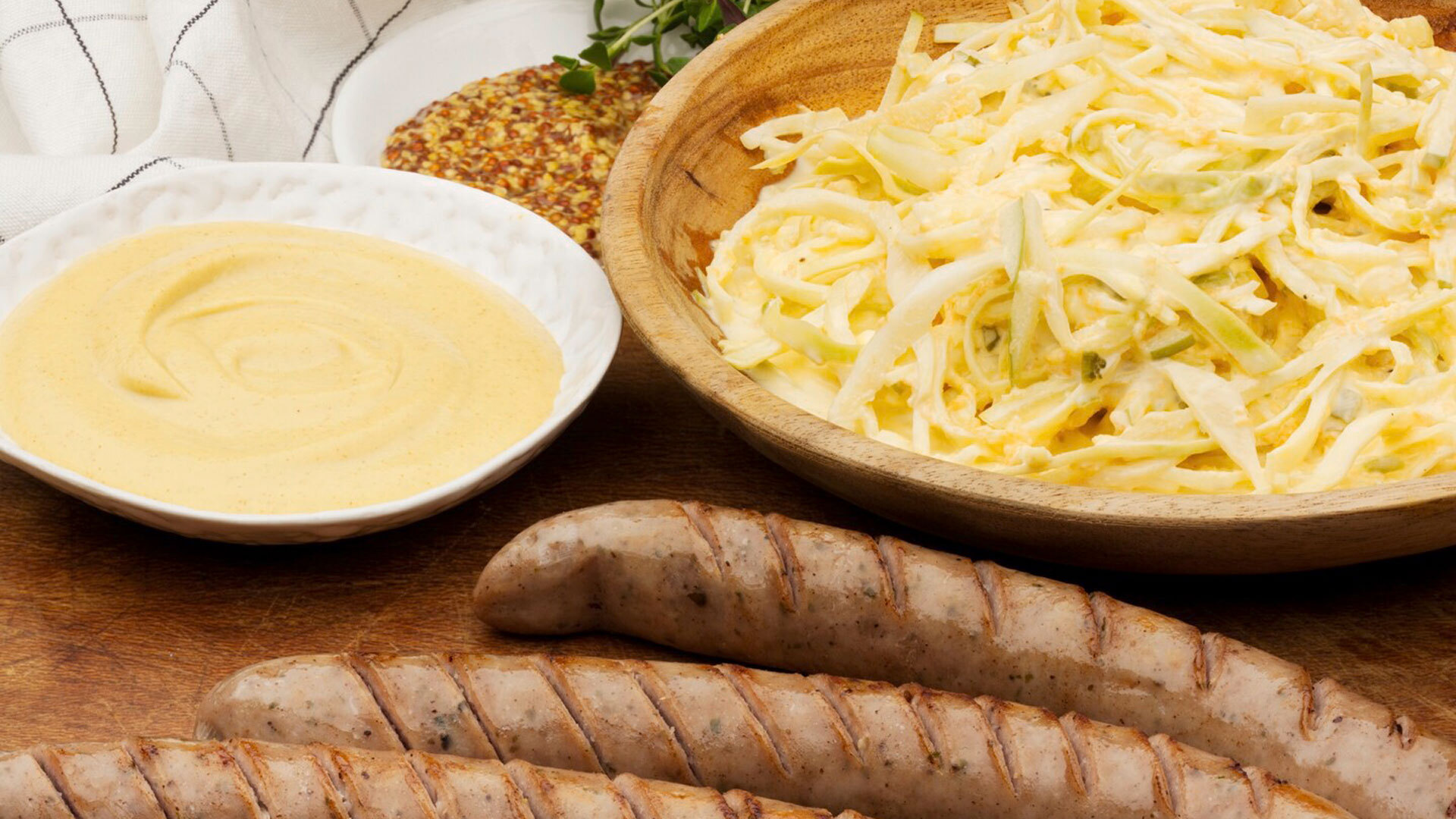 Urøkt Bratwürst med coleslaw