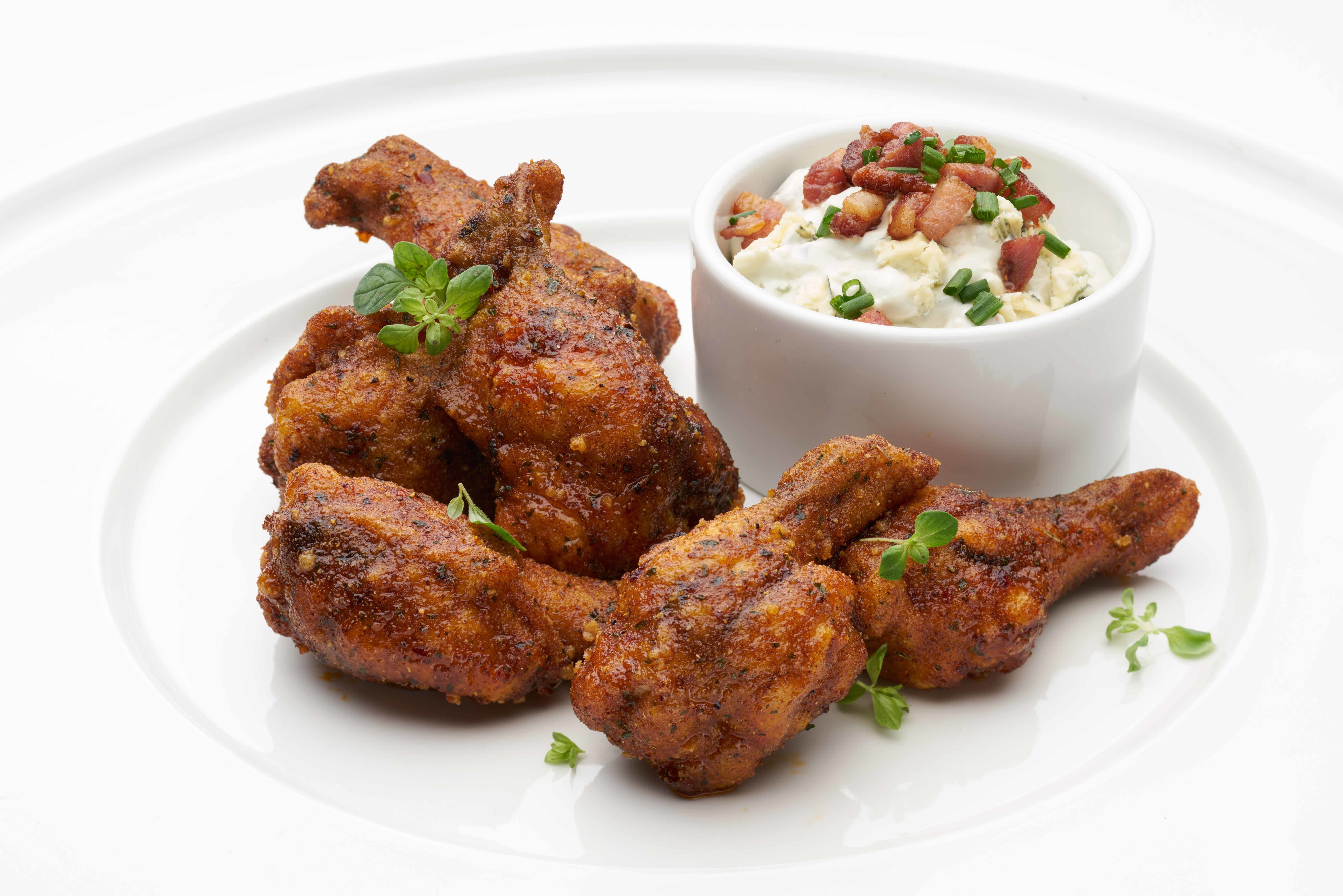 Hotwings med bacon og blåmuggostdip