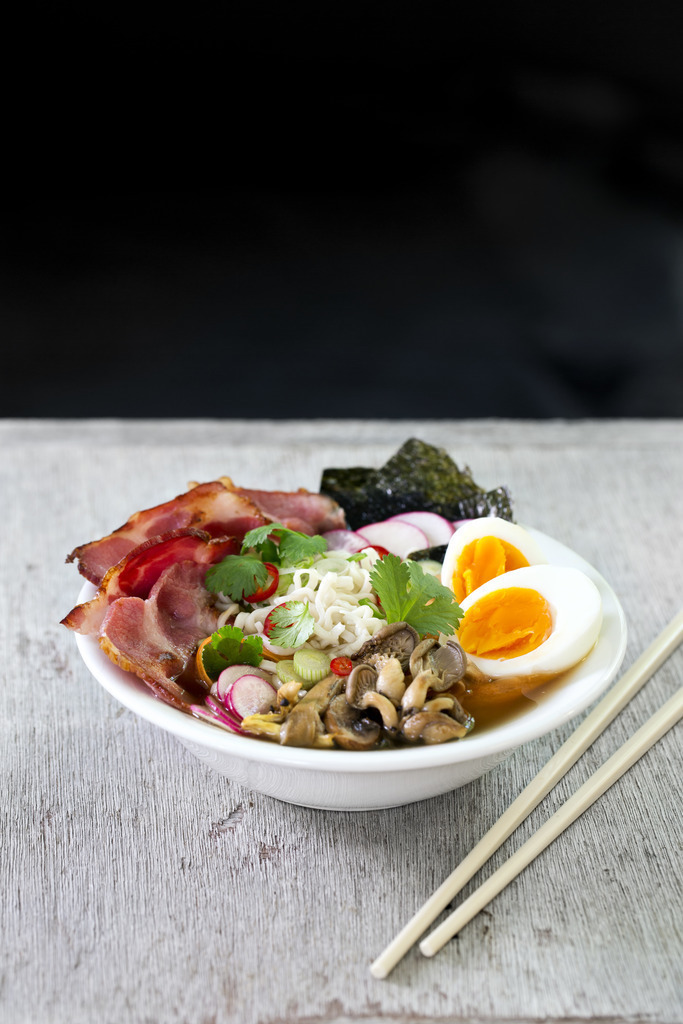 Ramen med Prior Egg og Gilde bacon av svinenakke