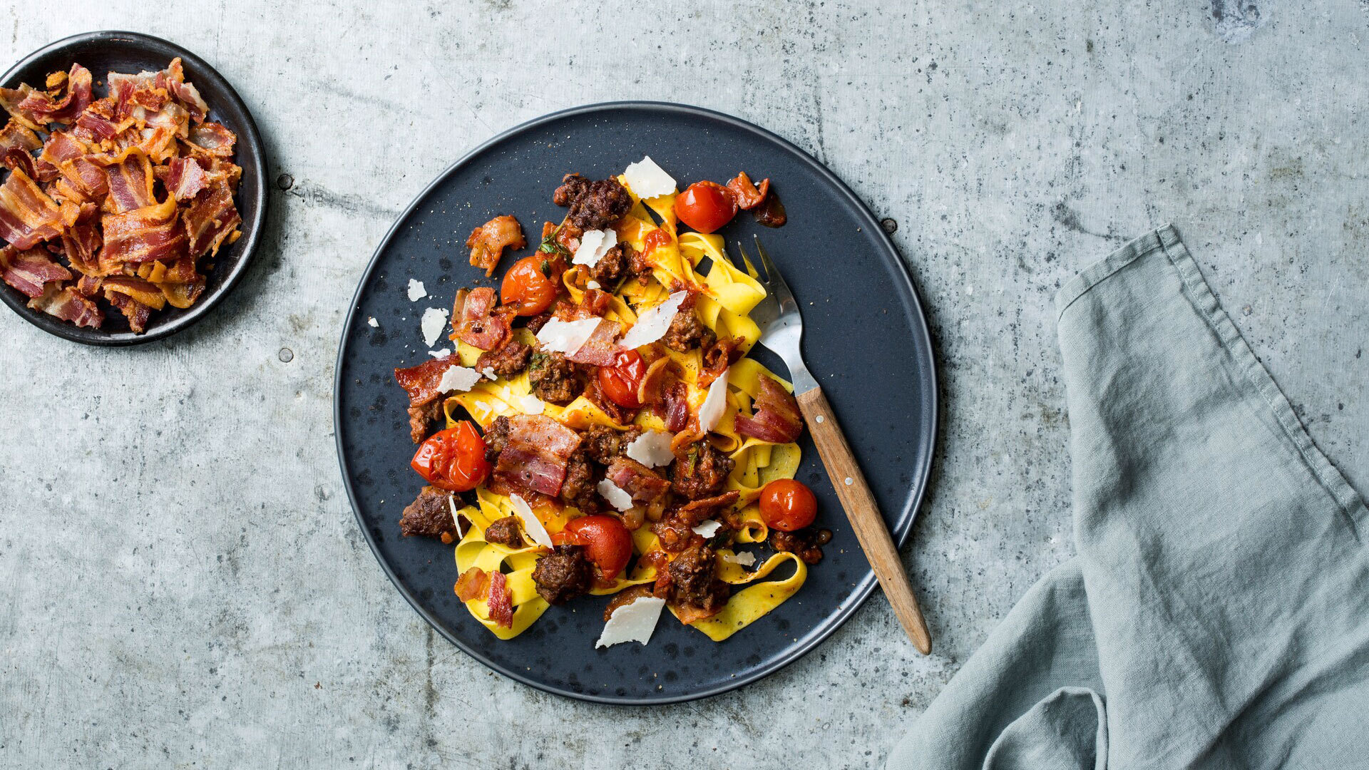 Papardelle med biffragu og eldhusrøkt bacon