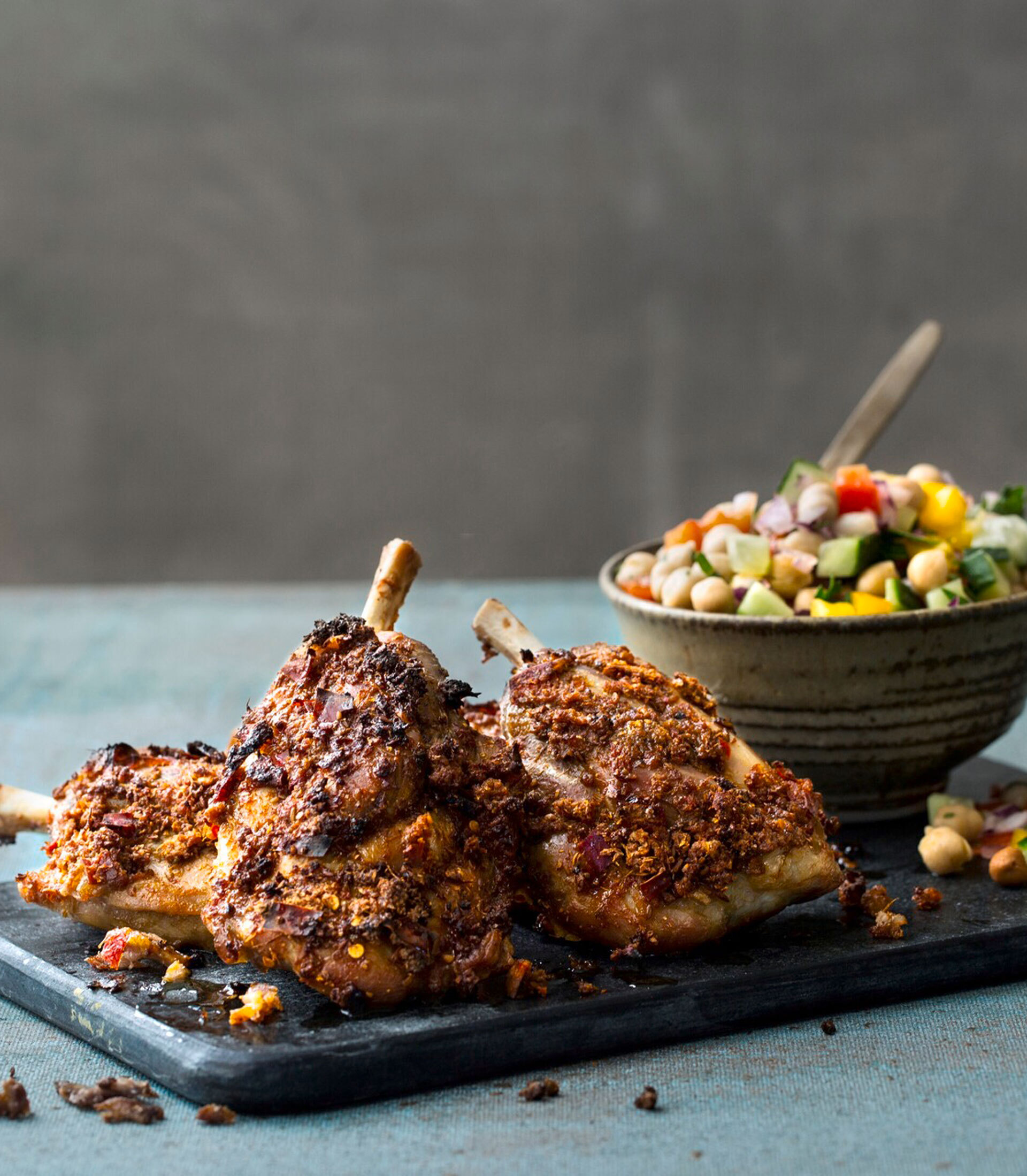 Pigwings med spicy rub og kikertsalat