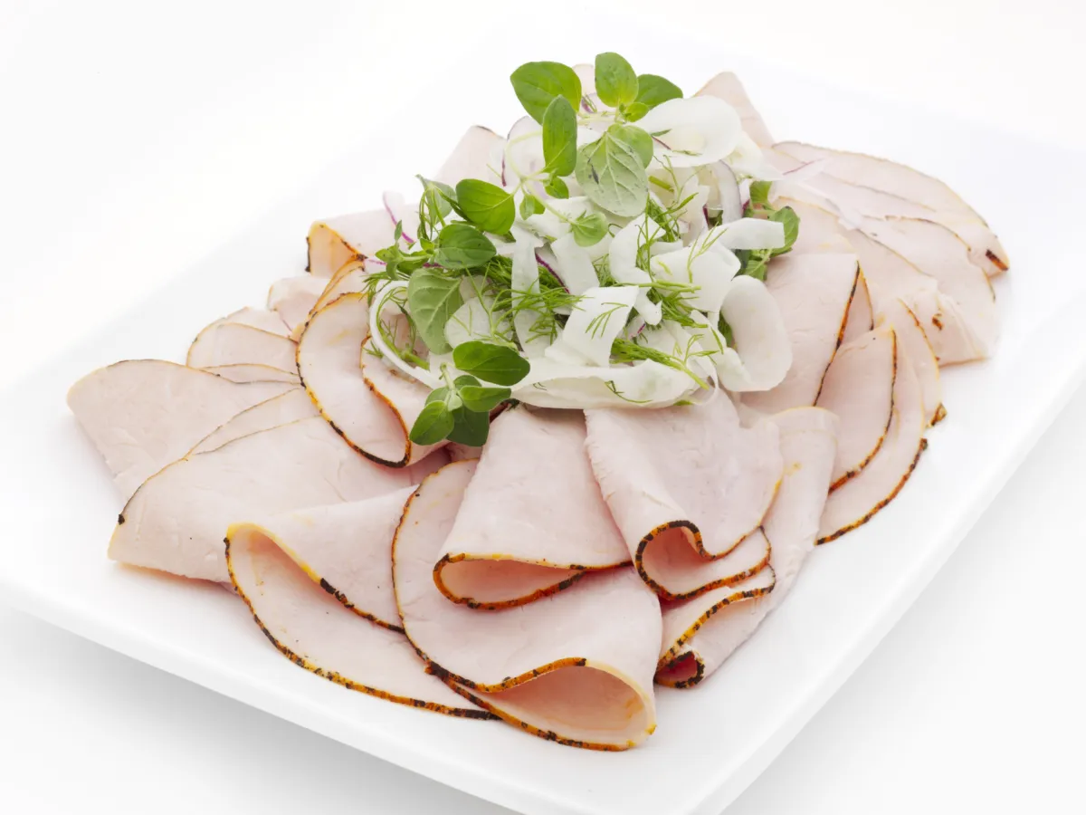 Kalkunfilet med råmarinert fennikelsalat