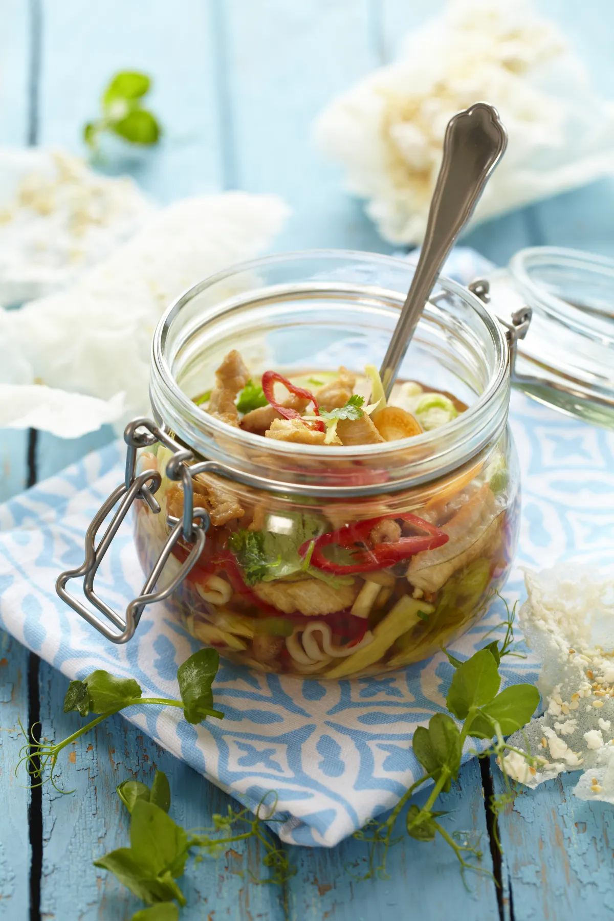 Tom yam suppe med kalkun og nudler