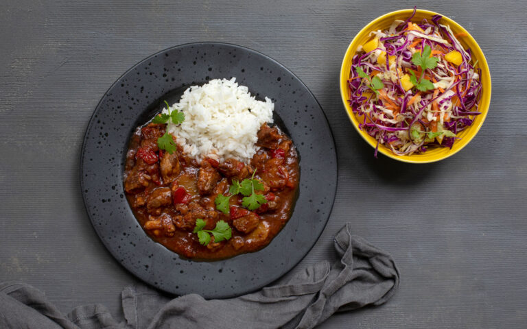 Ajour Kantonesisk gryte med asiatisk slaw