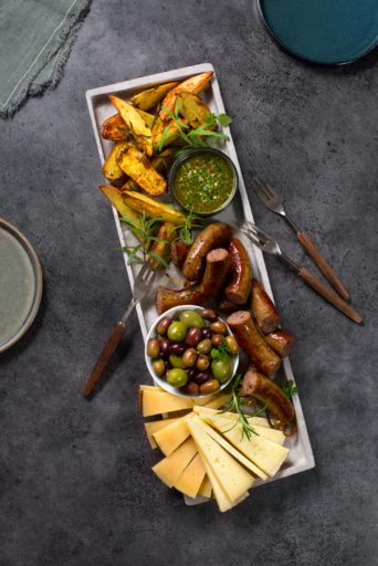 Lammepolse med manchego og oliven tapas