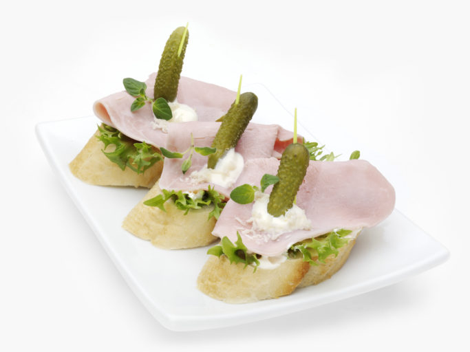 Pintxos med skinke og pepperrotkrem