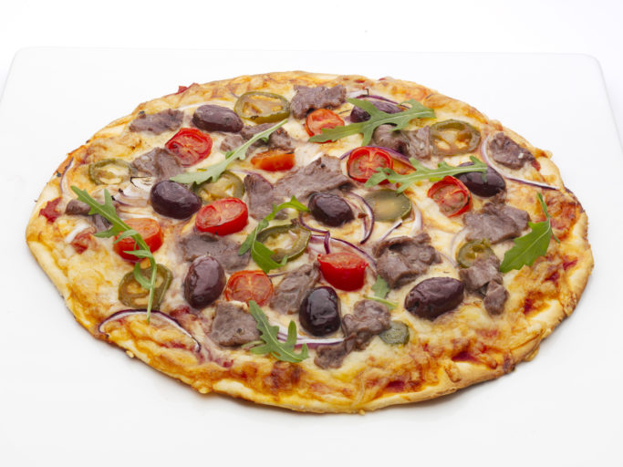 Pizza med spicy saus og storfeskav