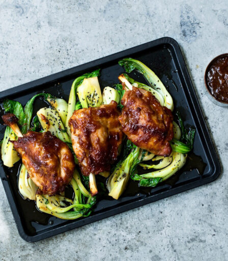 Pigwings med asiatisk bbq-saus og braisert pak choy