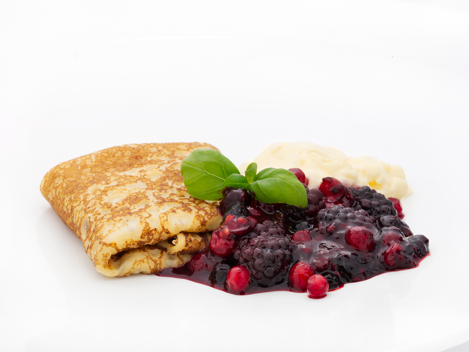 Pannekake med vaniljekrem og bærkompott