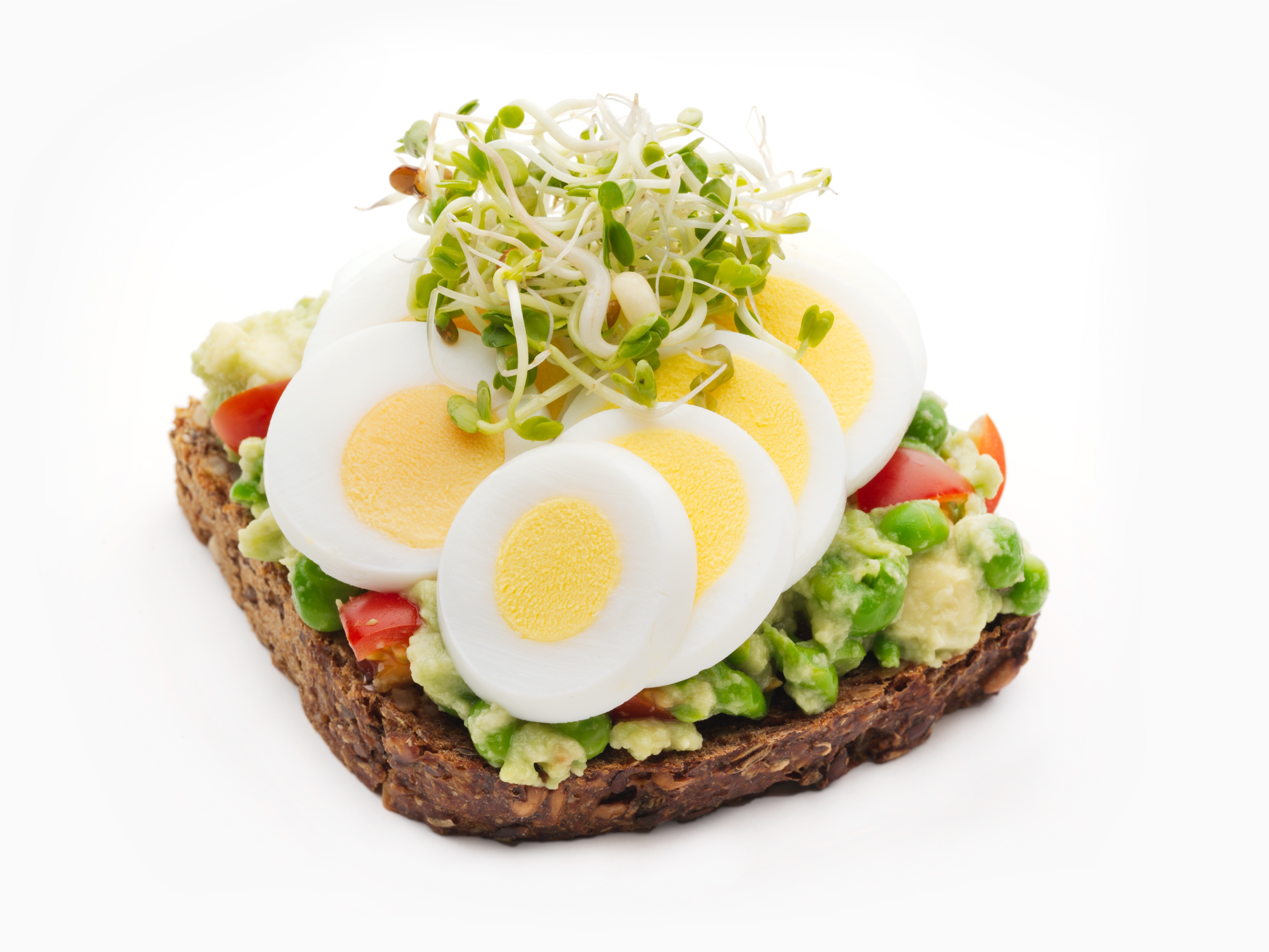 Rugbrød med avokadomos og kokt egg