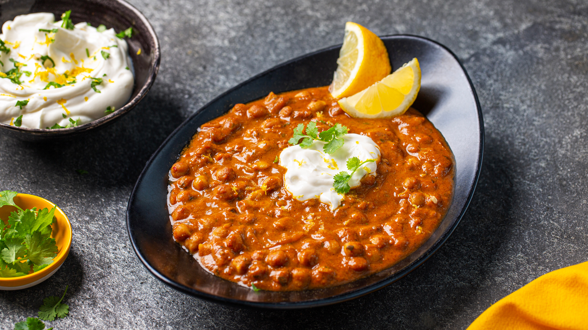 Ajour Chana Masala med sitronyoghurt