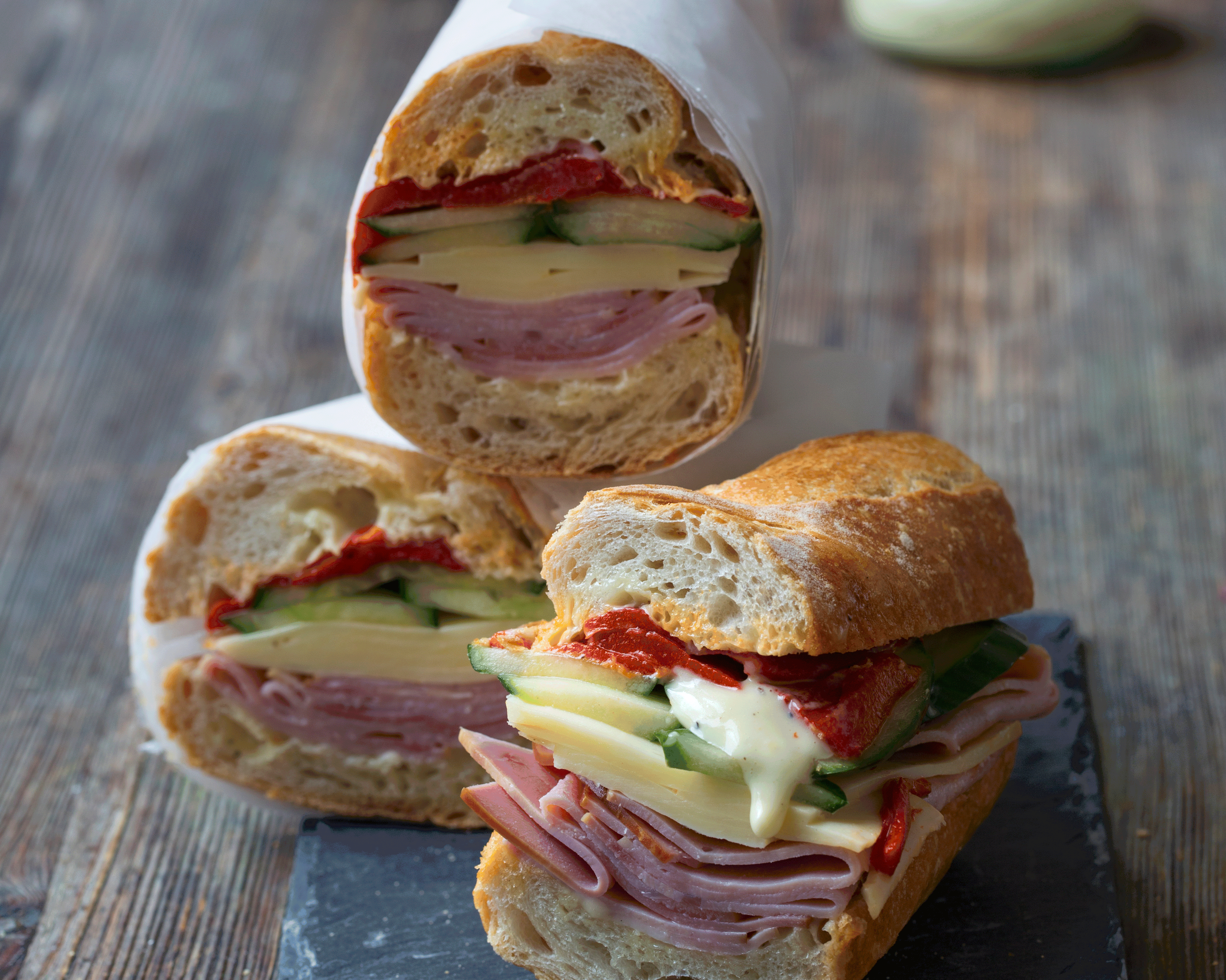 Baguette med Amerikansk skinke, roasted garlic aioli og Gruyère