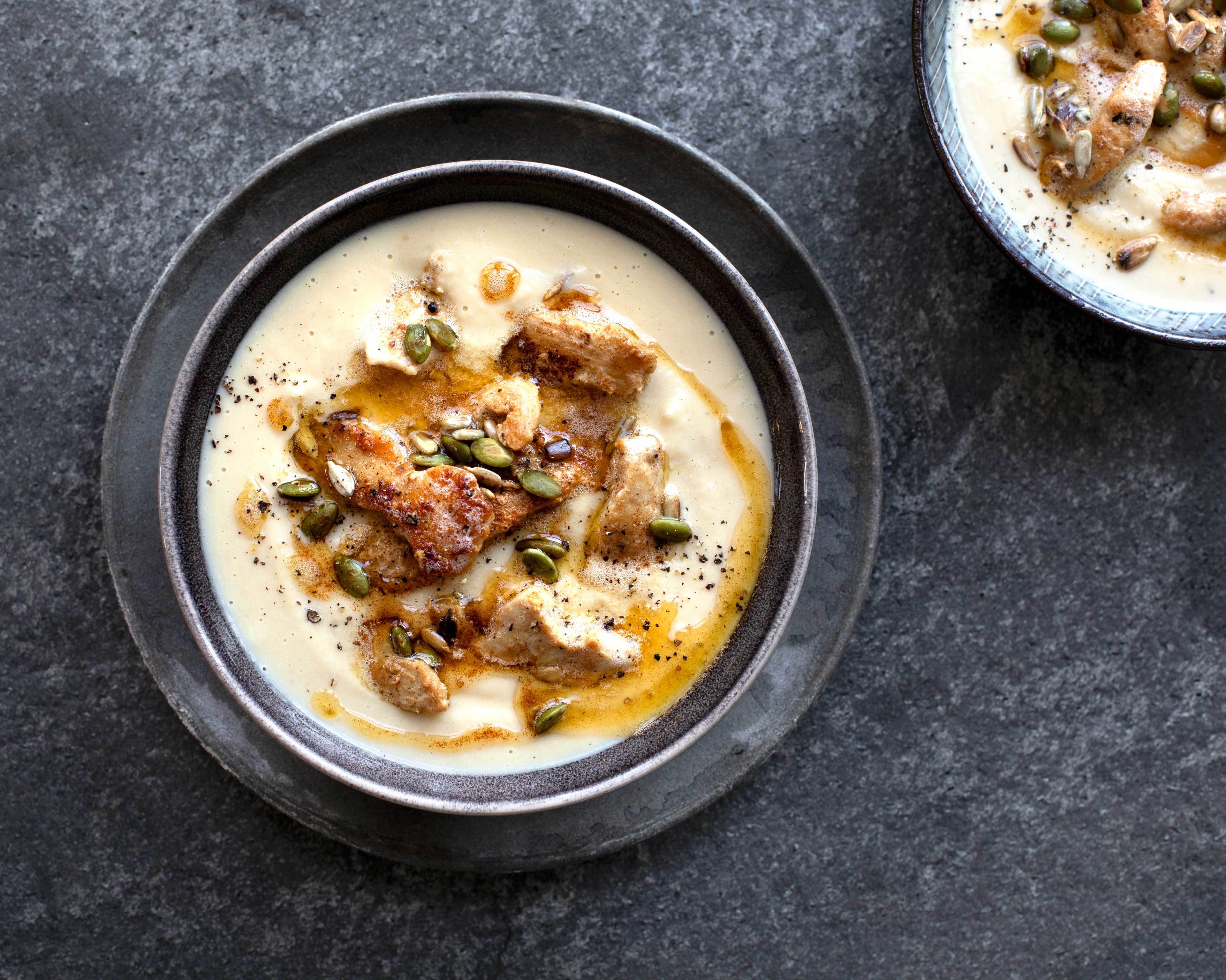 Bakt sellerirotsuppe med kylling og nøttesmør