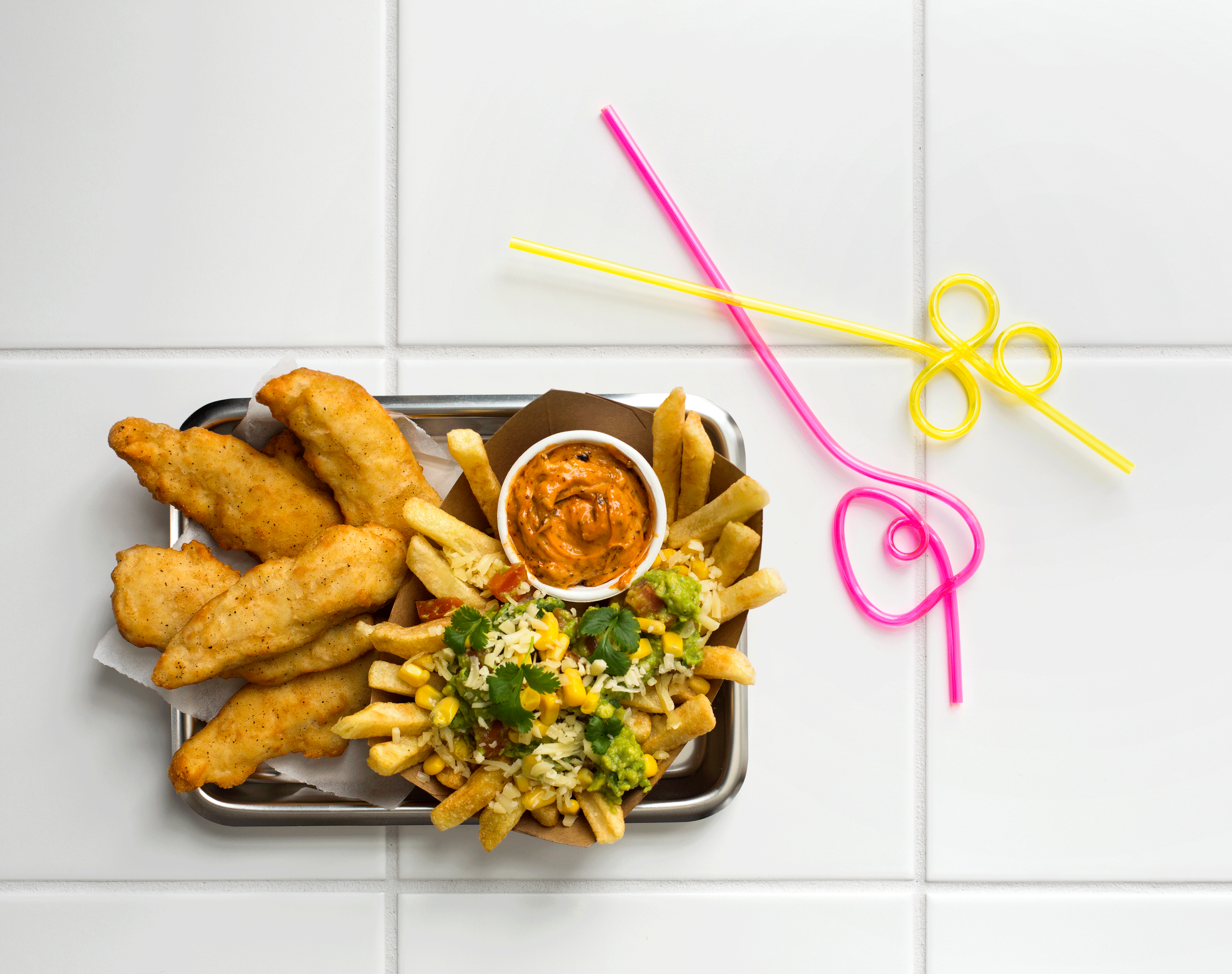 Crispy tender med loaded fries
