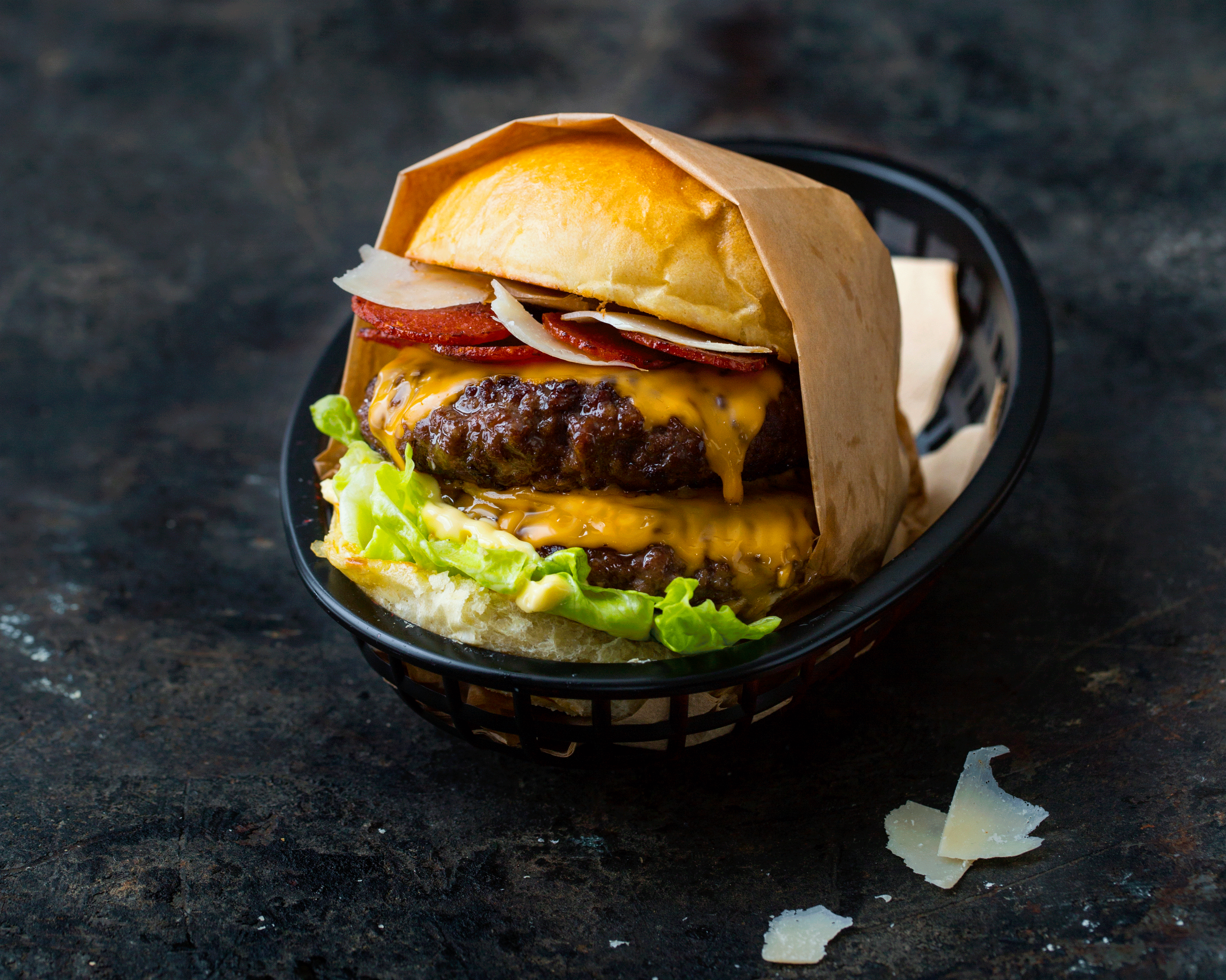 Dobbel cheeseburger med sprøstekt chorizo