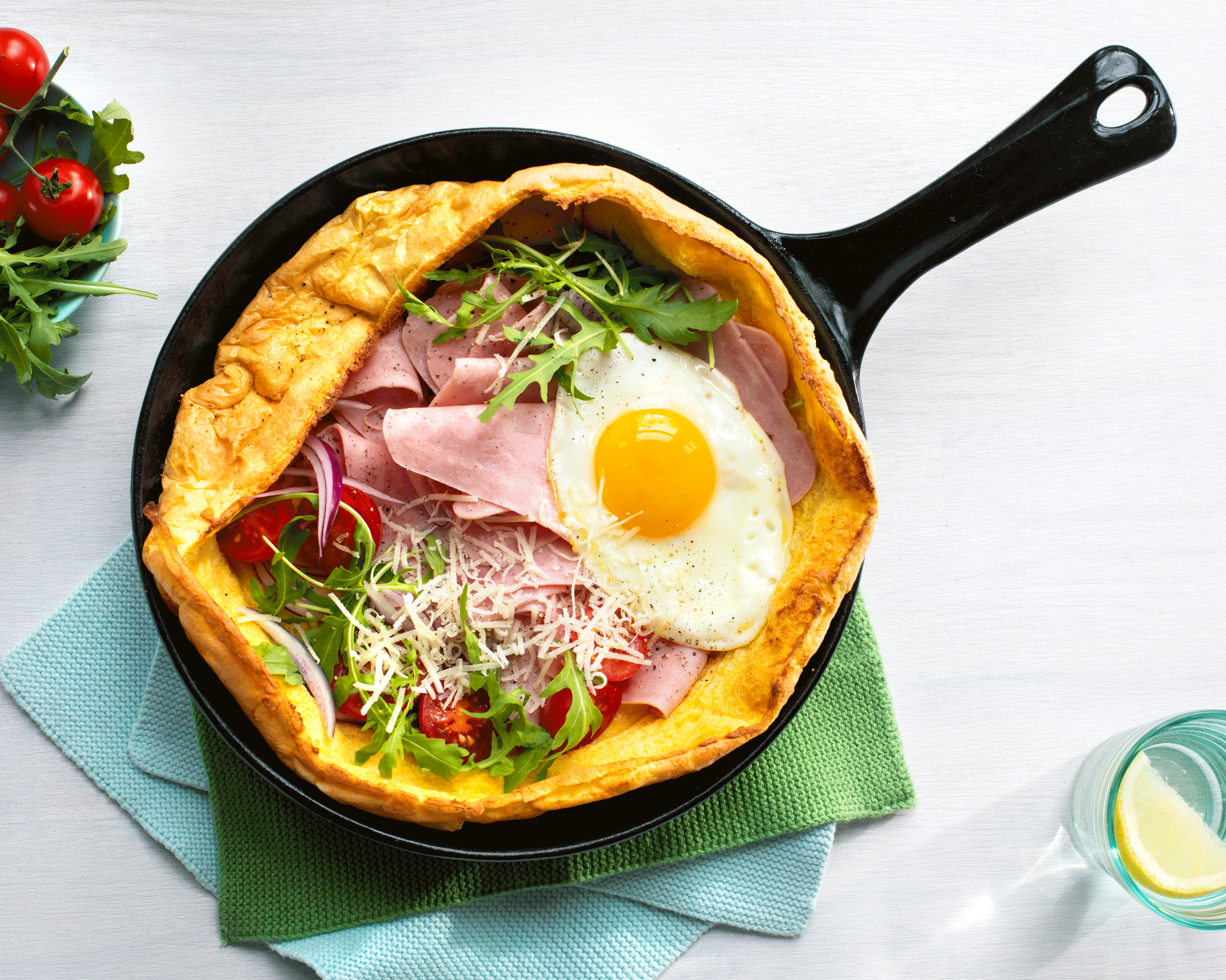 «Dutch baby pancake» med skinke og egg