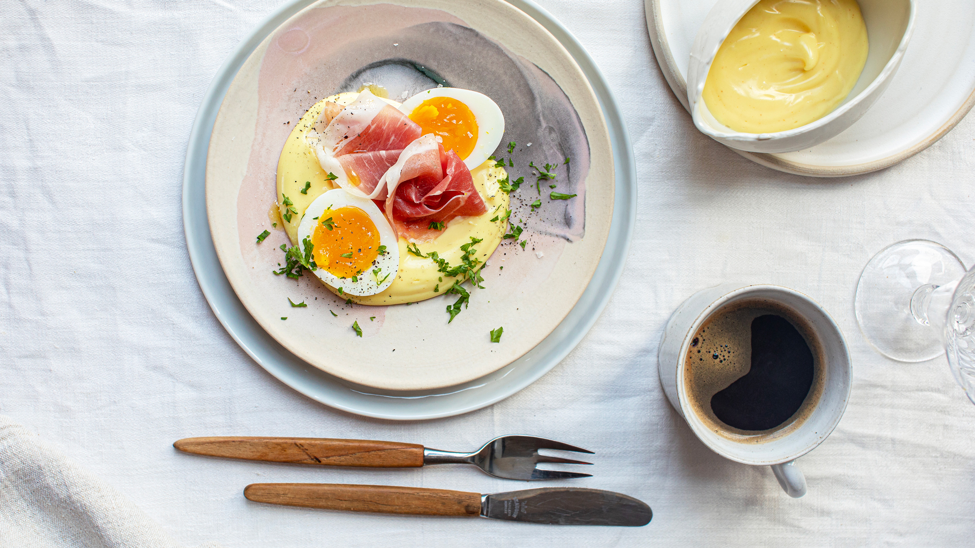 Egg hollandaise med Tronfjell velhengt spekeskinke