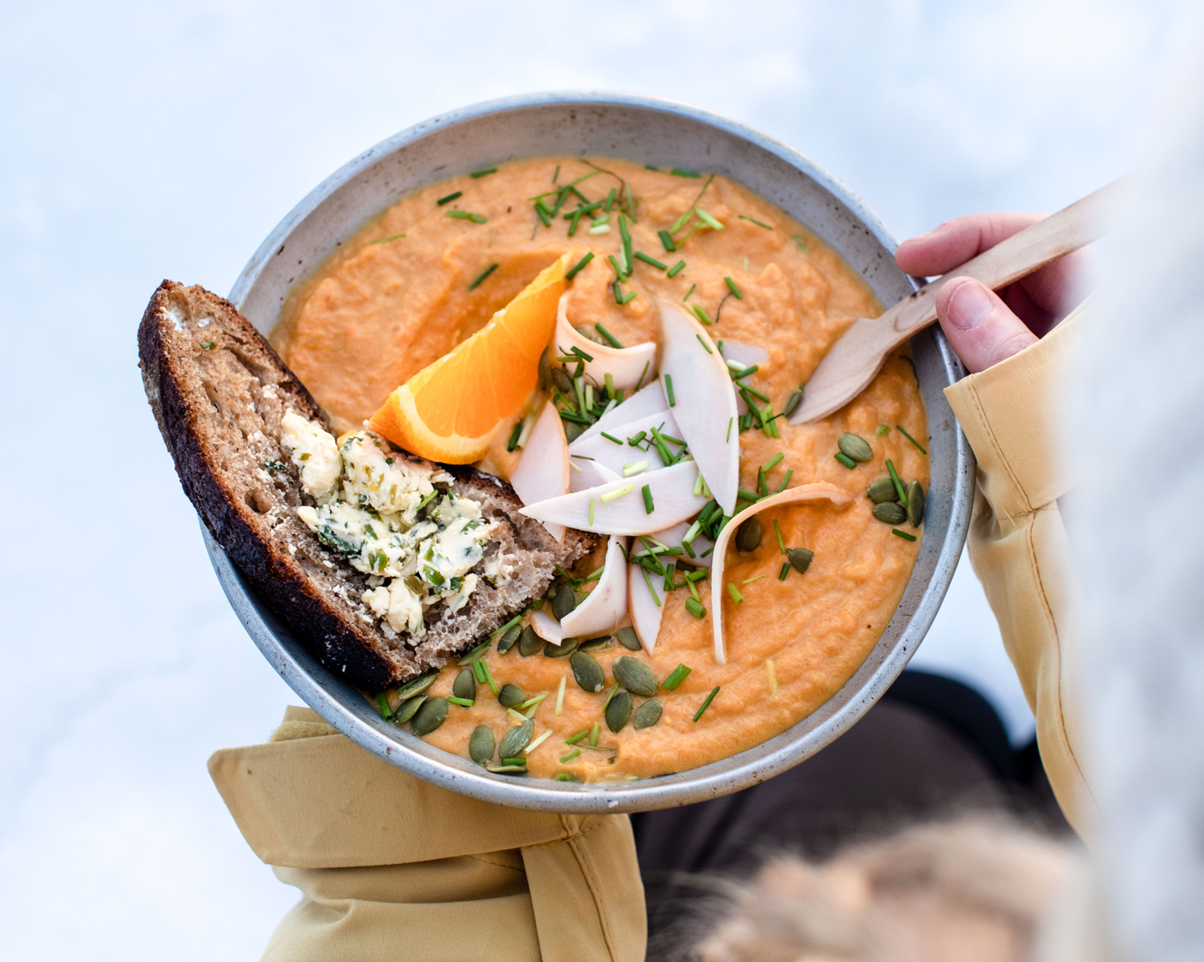 Gulrotsuppe med ingefær og skinketopping