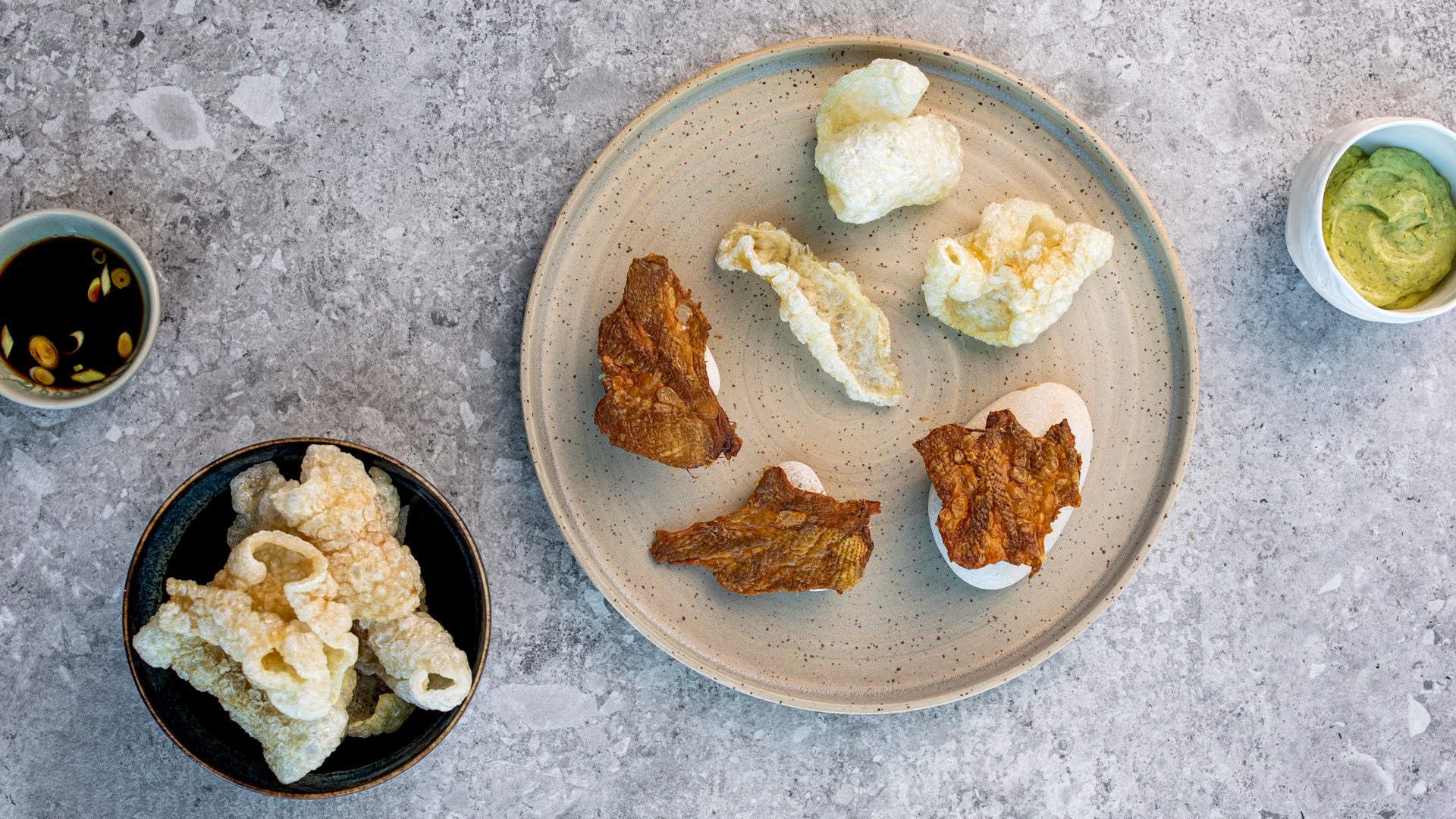 Nose to tail svinesvor crispy chicken skin