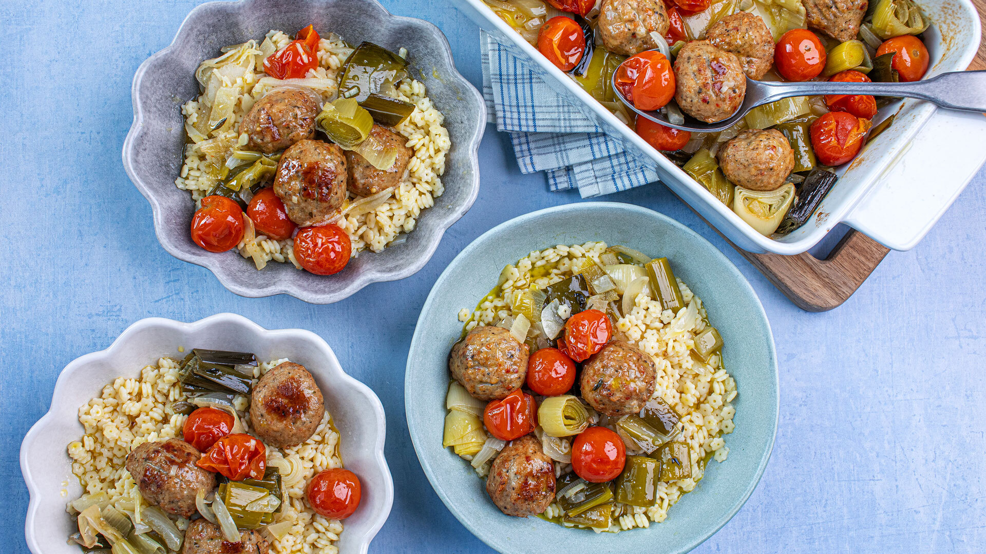 Pastina med Prior kyllingkjøttboller konfiterte cherrytomater og purre