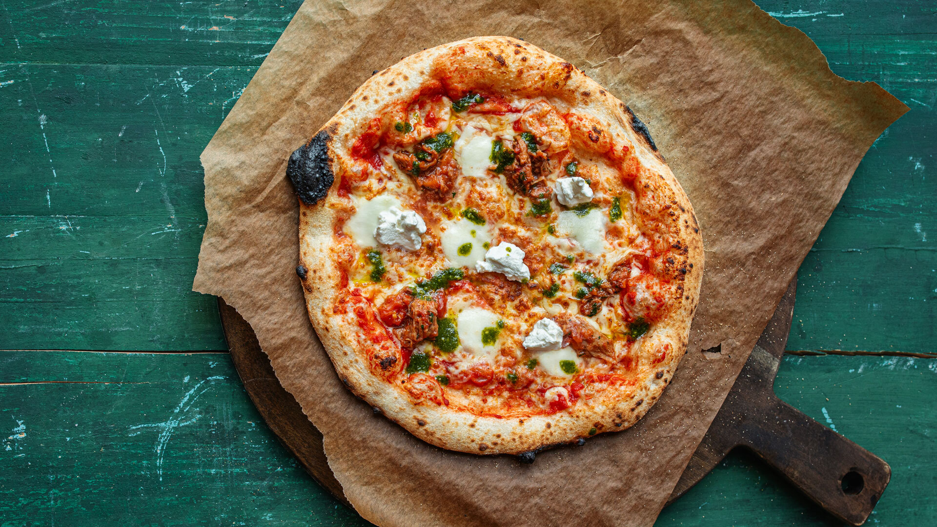 Pizza med kalveragu ricotta og pesto 3