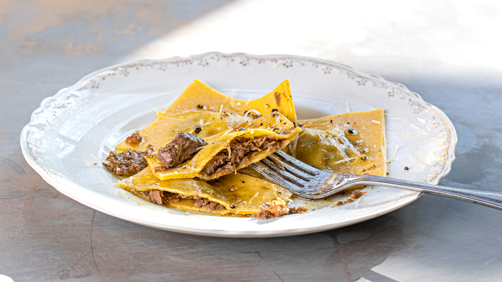 Ravioli med ragu av høyrygg