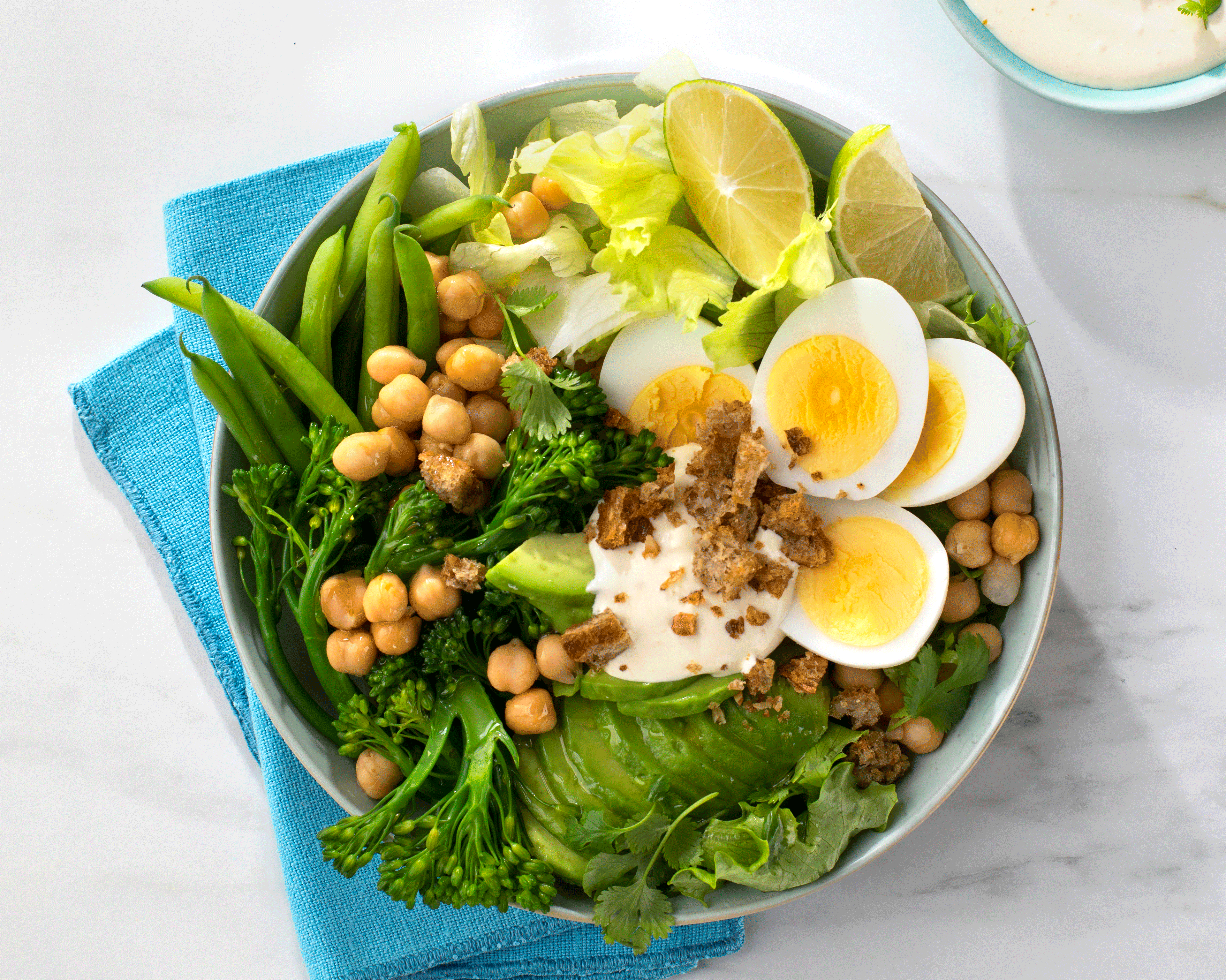 Salatbowl med egg og avokado
