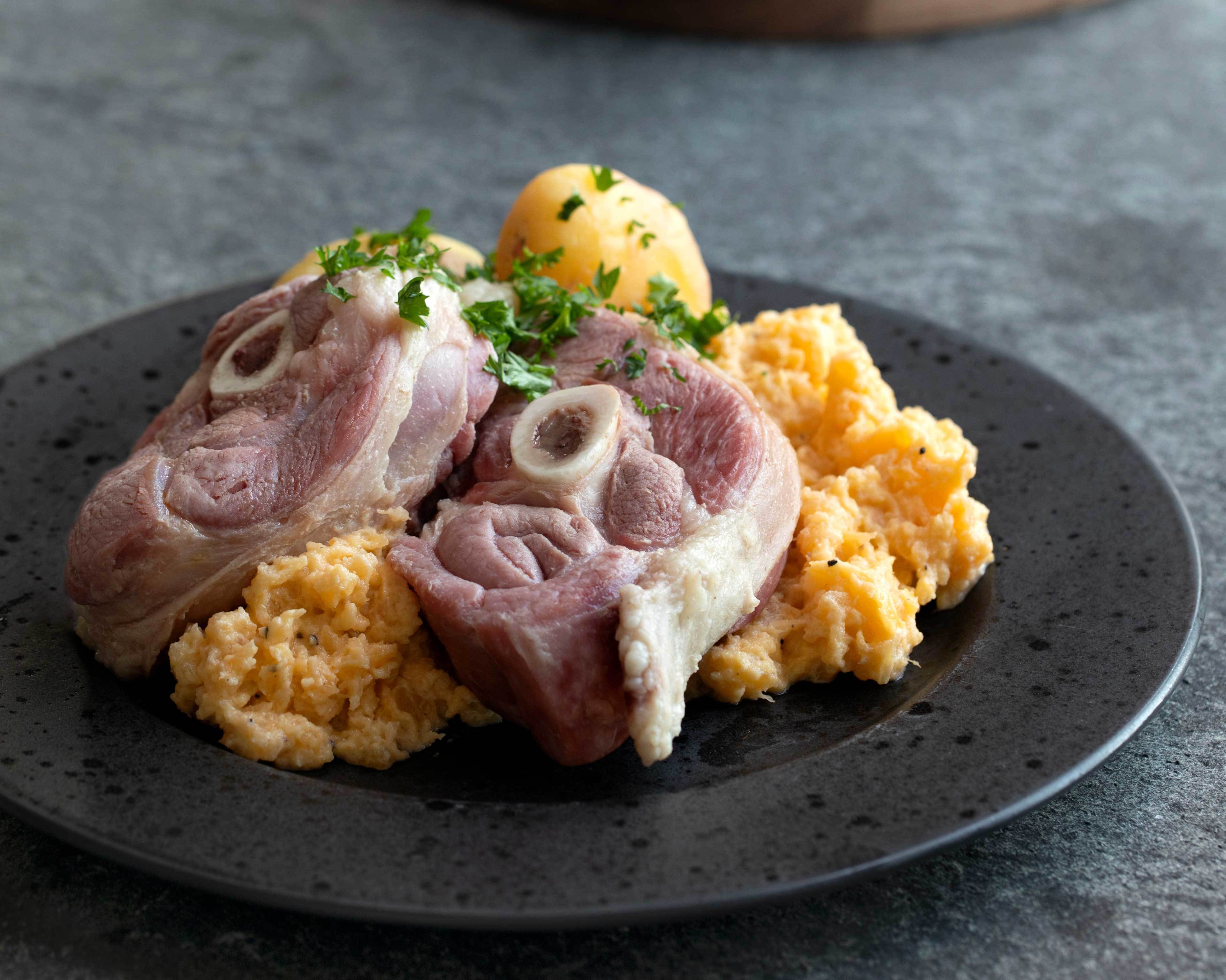 Salt lammebog med kålrotstappe