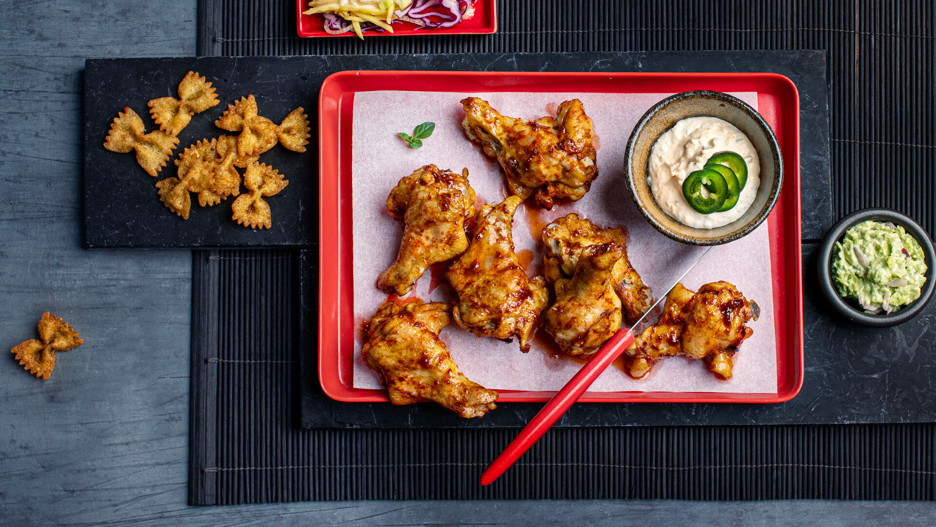 Snacks tallerken med Prior kylling spicy wings