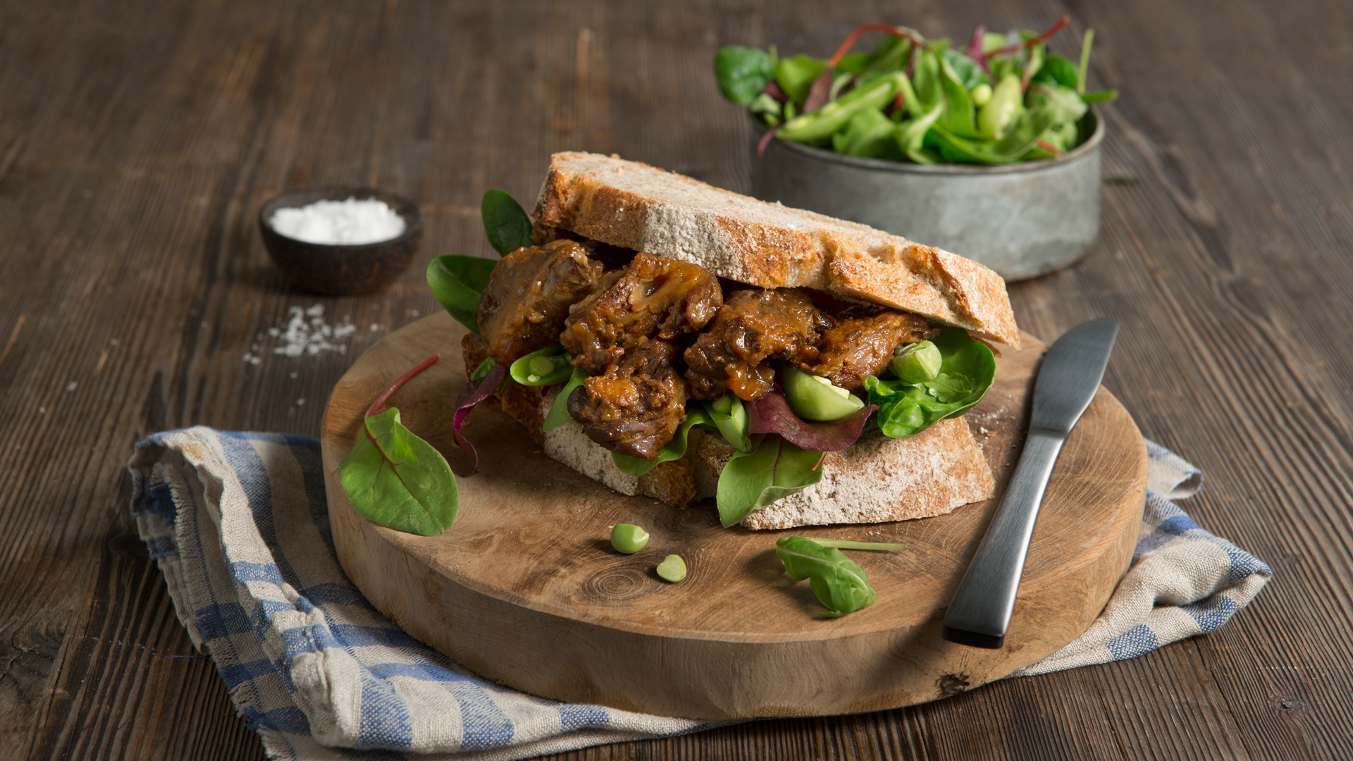 Storfehalesandwich i blings med sukkererter Stykkevis Delt
