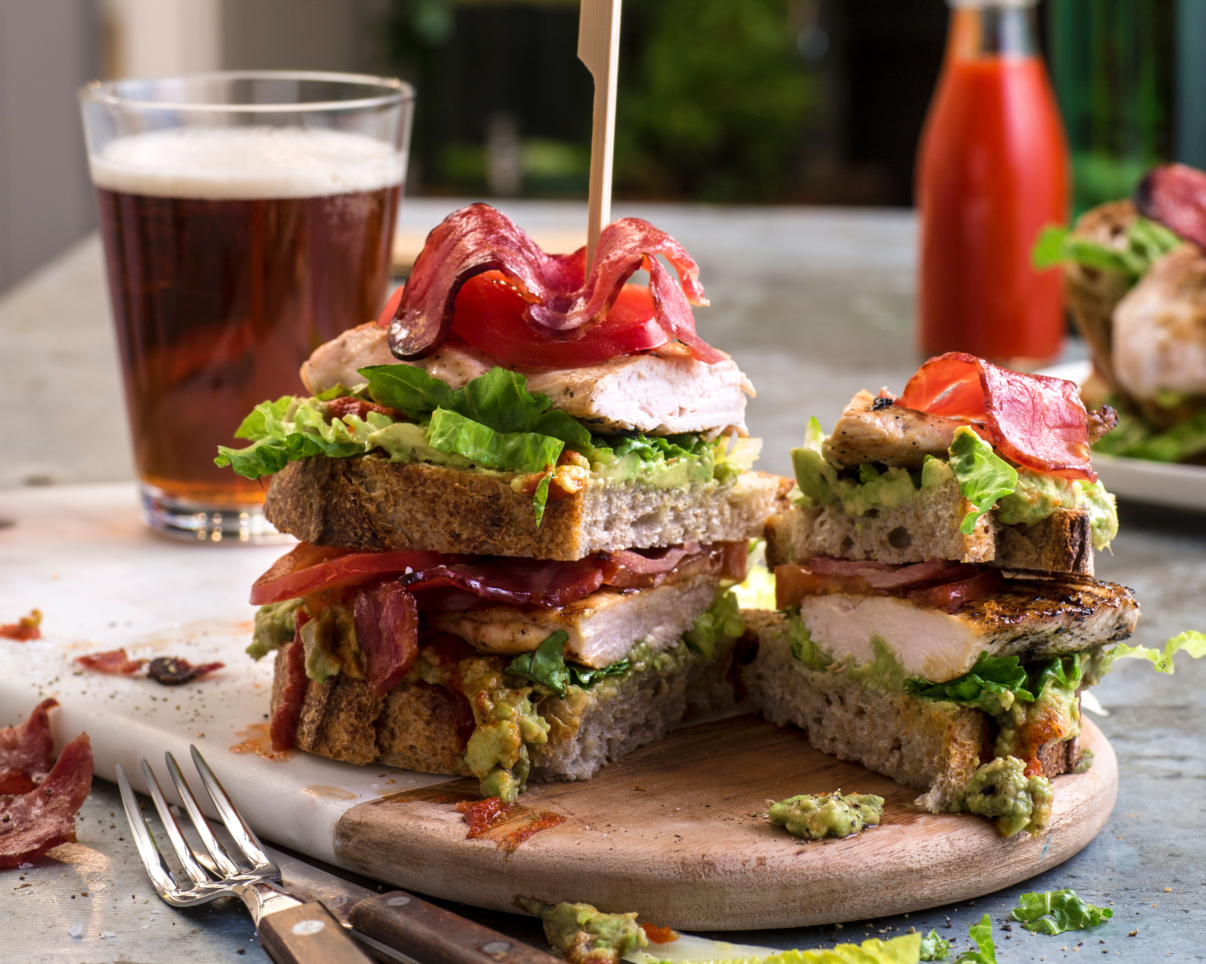 Superclub-sandwich med Livèche-kylling og kalkunbacon