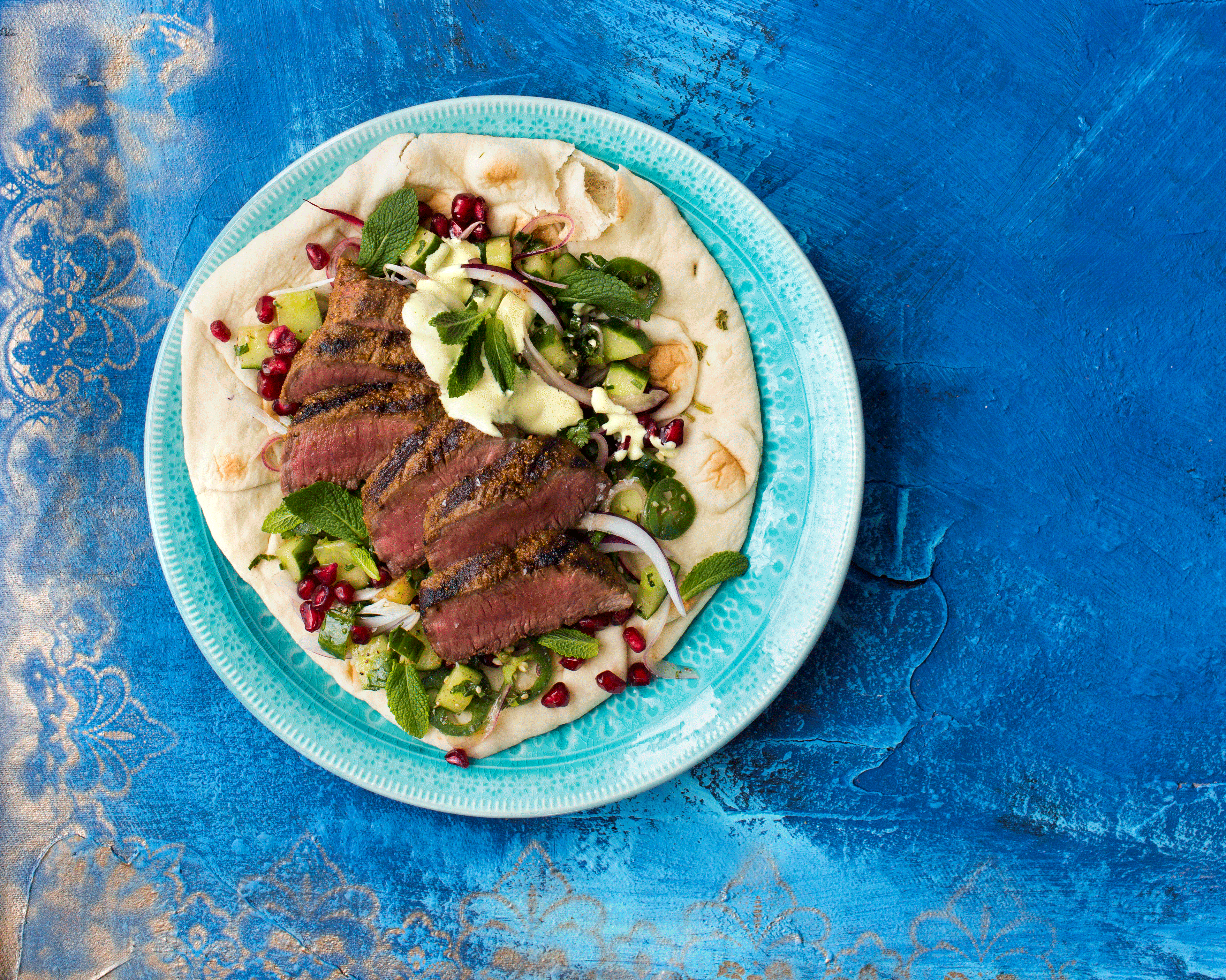 Grillet får ytrefilet med persisk agurksalat og safran-yoghurt