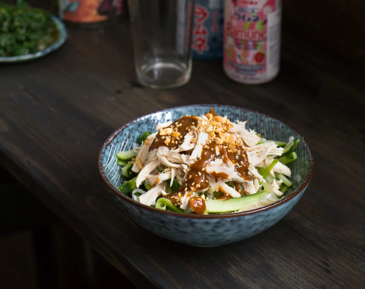 Bangbangji eller "Bang bang chicken" - kyllingsalat med sesamdressing