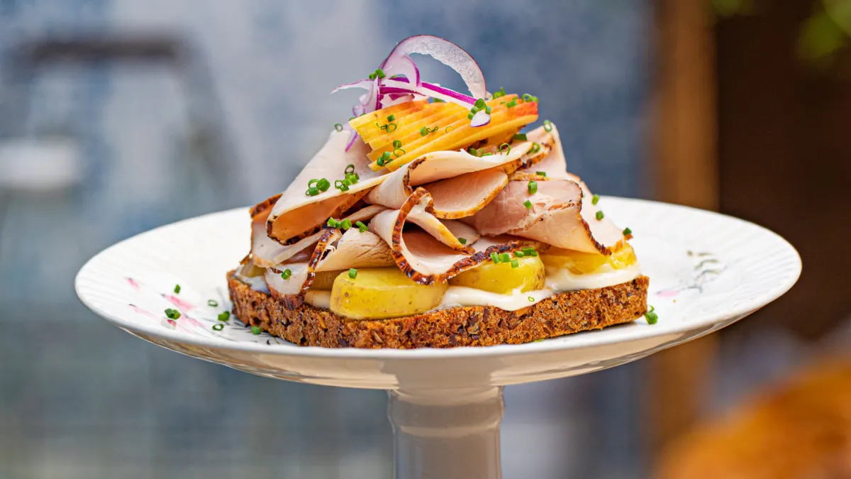 Bakerifristelser Dansk smørrebrød med skinkestek 2