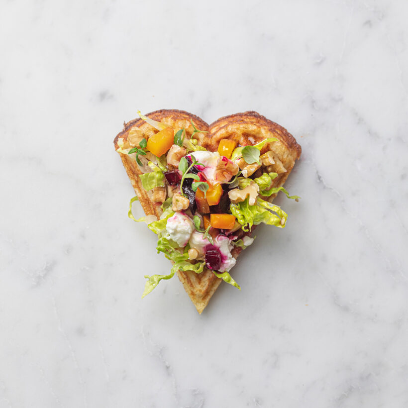 6 Lunsjvaffel med Chevre og beter med valnøtter og honning