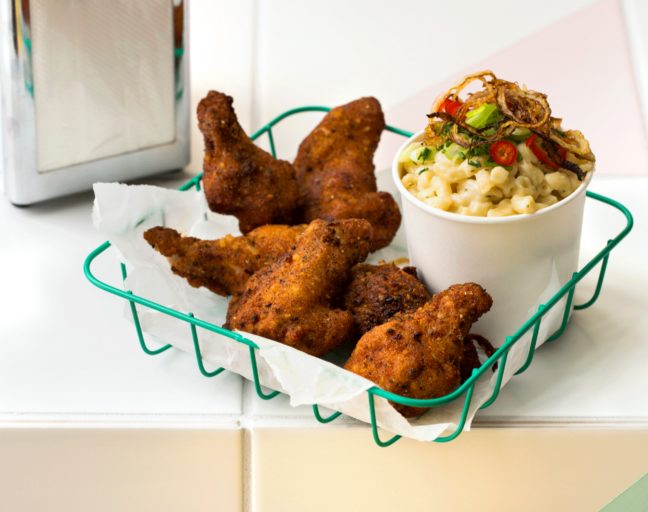 Hotwings med loaded Mac n' cheese