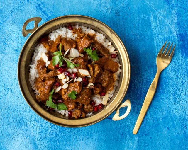 Fåregryte med mandler og granateplekjerner