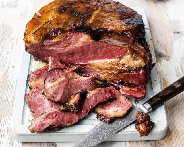 Glazed brisket med wokede grønnsaker