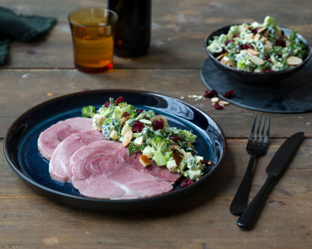 Svinebog med kremet brokkolisalat