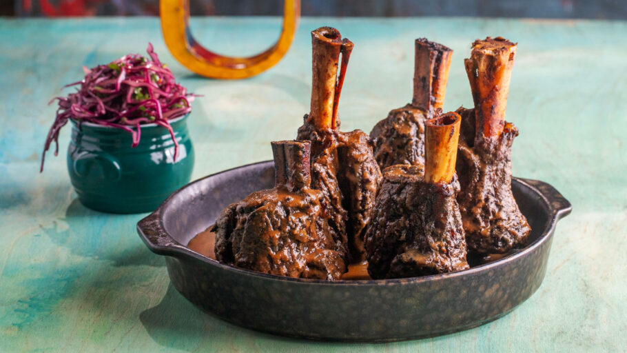 Ungsau Lårknoke med varmende krydder