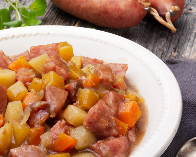 Ølgryte "Irish stew" med Eldhusrøykt Gardspølse