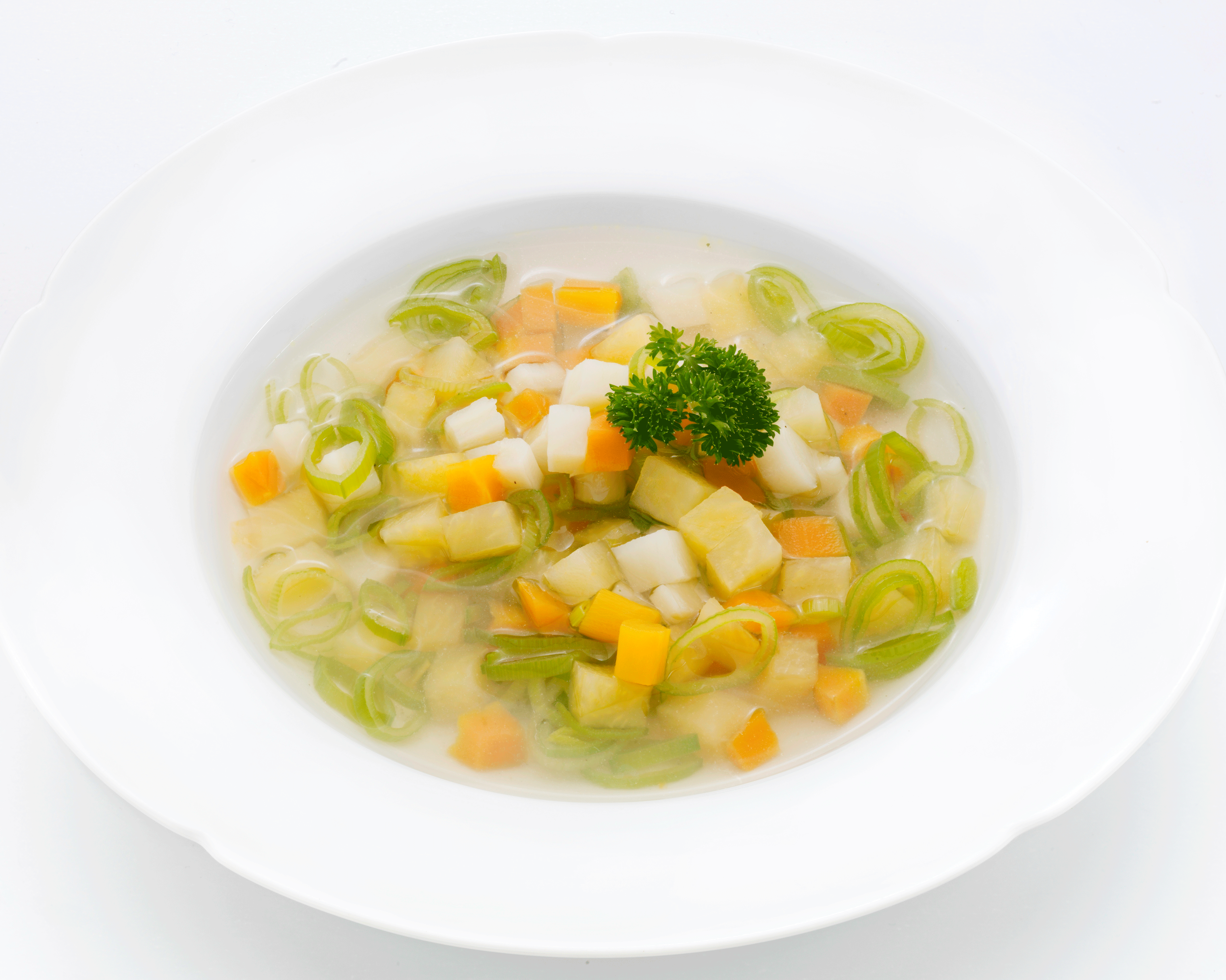 Klar grønnsaksuppe med kuvertbrød